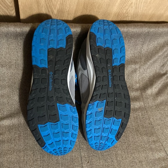 Men’s size 11 Columbia Running Shoes. Teal and Gray. Worn twice. Super comfy! - Picture 3 of 3